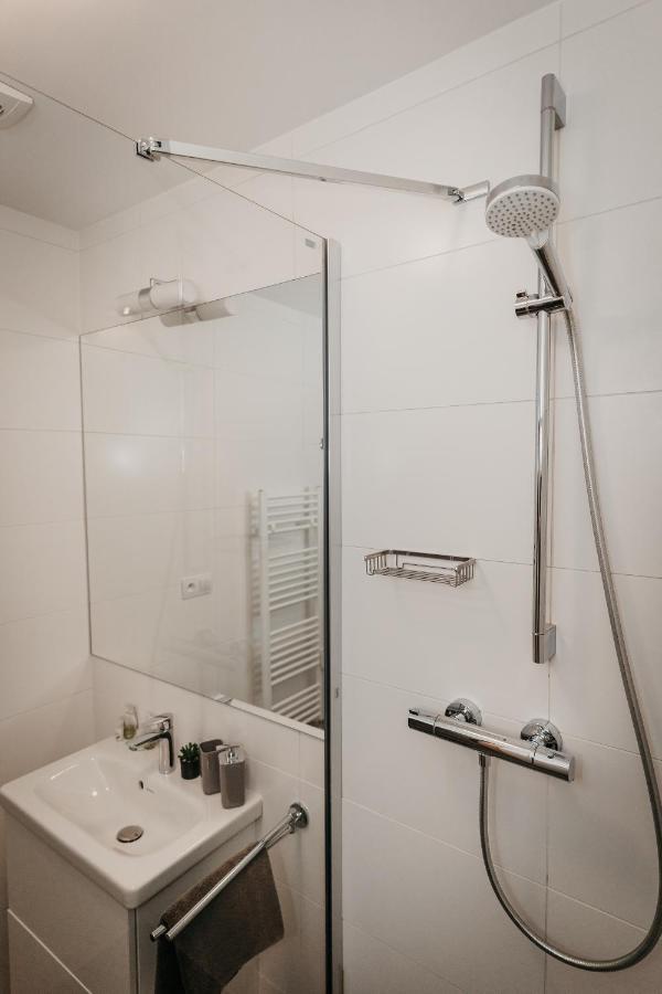 Old Town City Center Apartment 2 - Private Parking Included Kosice Bagian luar foto