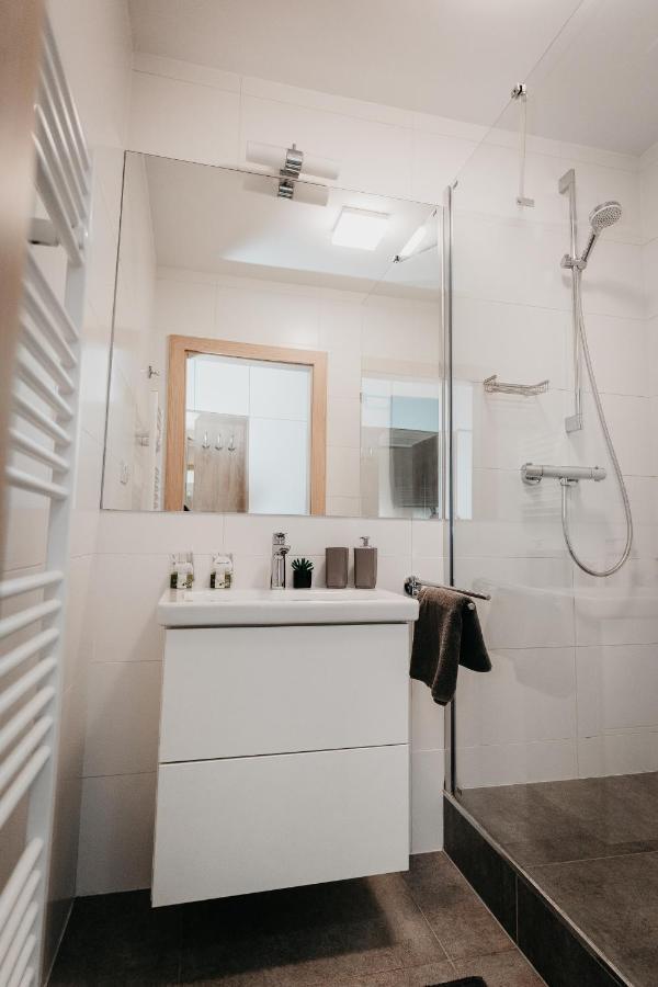 Old Town City Center Apartment 2 - Private Parking Included Kosice Bagian luar foto
