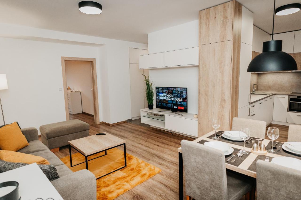 Old Town City Center Apartment 2 - Private Parking Included Kosice Bagian luar foto