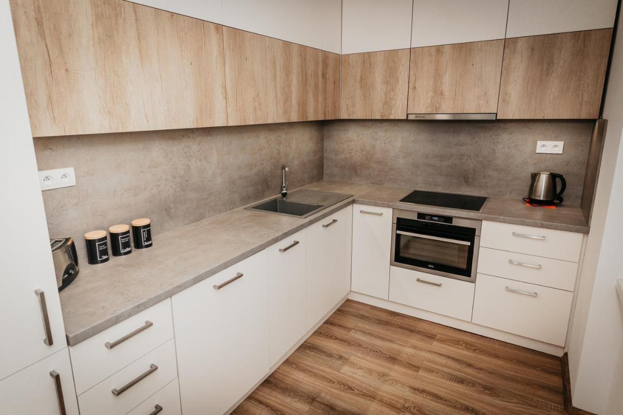 Old Town City Center Apartment 2 - Private Parking Included Kosice Bagian luar foto