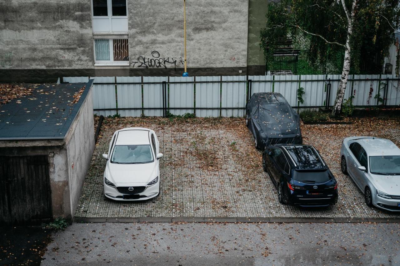 Old Town City Center Apartment 2 - Private Parking Included Kosice Bagian luar foto