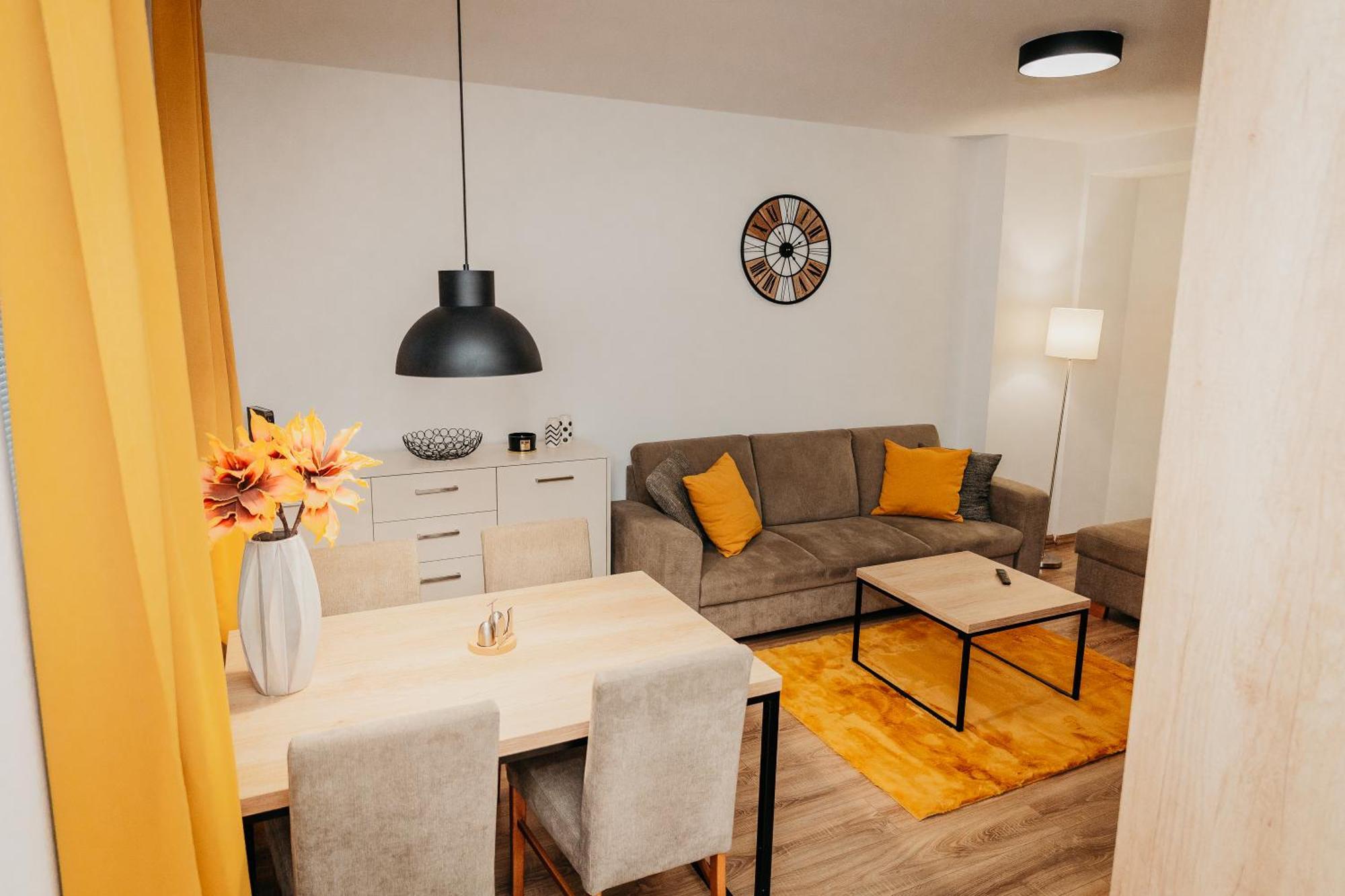 Old Town City Center Apartment 2 - Private Parking Included Kosice Bagian luar foto