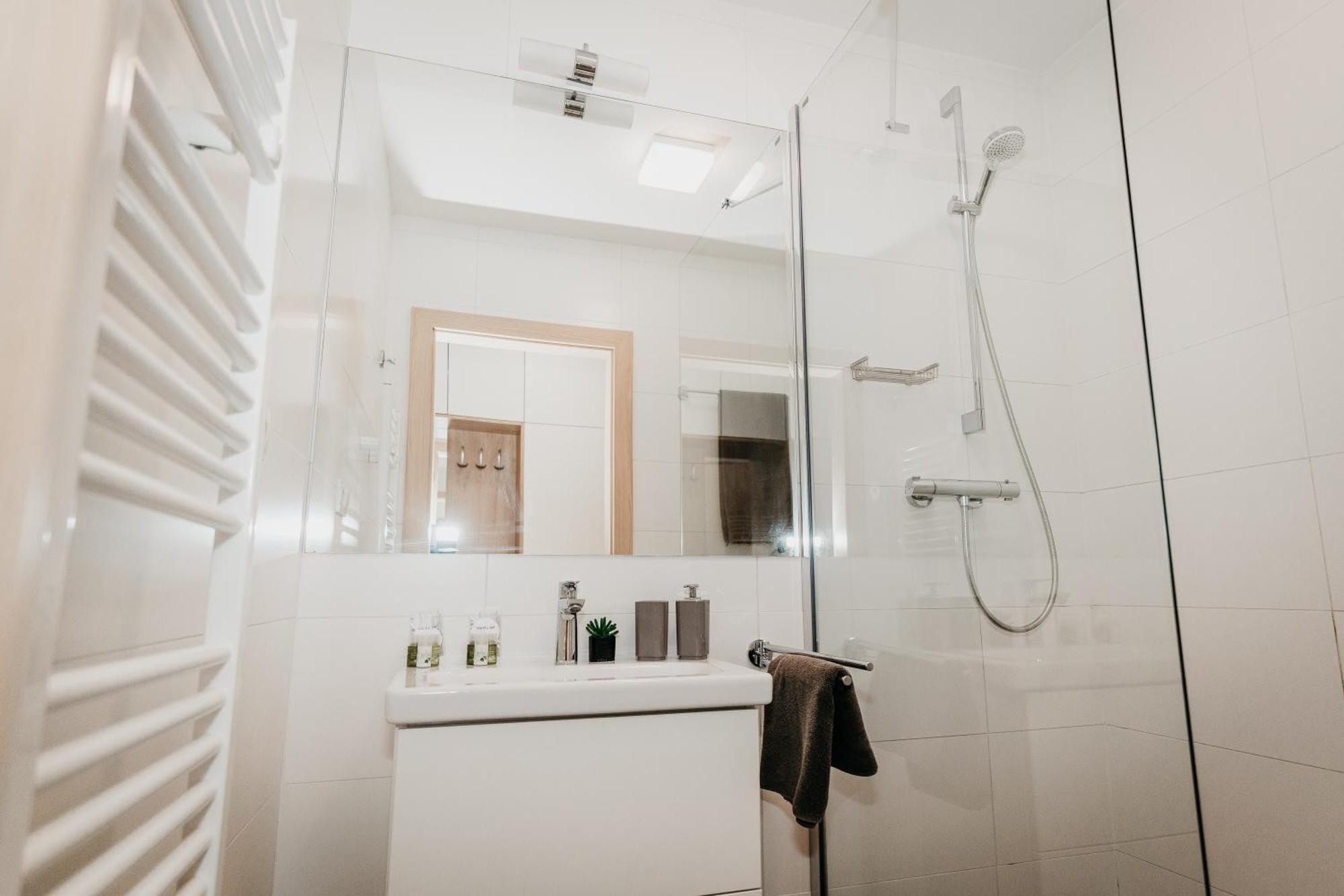 Old Town City Center Apartment 2 - Private Parking Included Kosice Bagian luar foto